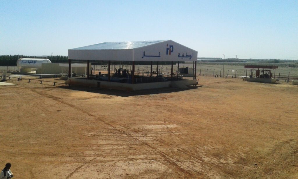 An overhead view of a gas filling platform showing the surrounding logistics spaces, with storage subunits and underground piping systems connected to the platform visible.