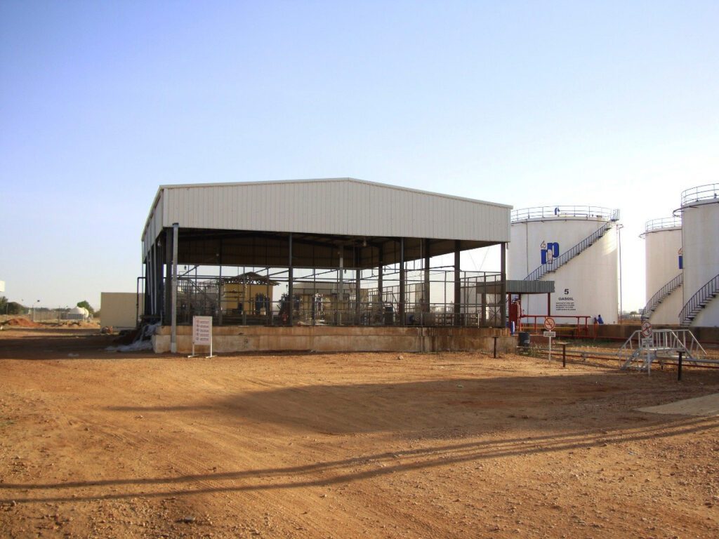 Horizontal spherical tanks (Bullets) intended for storing liquefied petroleum gas (LPG) under high pressure, equipped with access ladders, an upper platform for technical observation and lower safety valves.