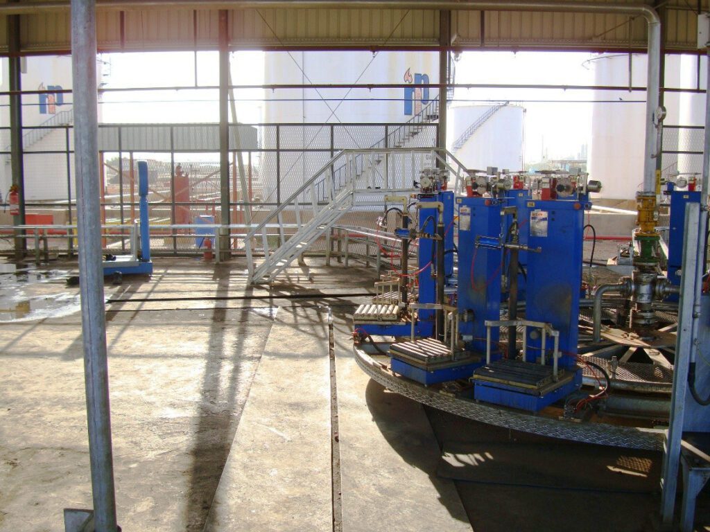 The automatic gas cylinder filling system inside the center includes rotating platforms and precise weighing devices to ensure that the cylinders are filled to standard standards before they are put on the market.