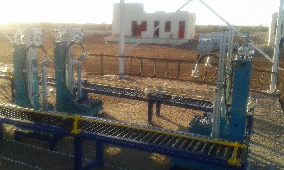 The advanced packing system in the Kosti warehouse at sunset, showing the parallel planning of production lines that aims to increase operational efficiency and meet the growing demand in the region.