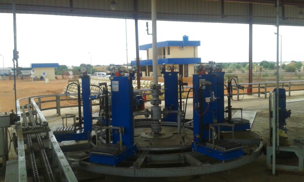 The automatic gas cylinder filling unit with the Carousel Filling System allows multiple cylinders to be filled at the same time with high accuracy, which increases operational efficiency and reduces waste in distribution operations.